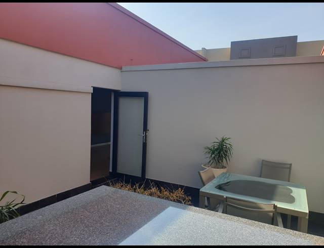1 BEDROOM APARTMENT FOR SALE IN UMHLANGA RIDGE